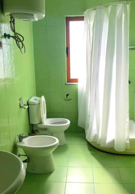 Tirane, jepet me qera apartament 2+1 Kati 3, 80 m² 400 € (stacioni i trenit)