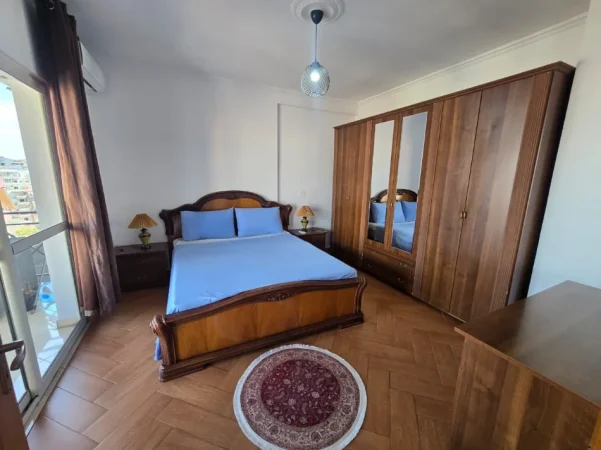 Tirane, jepet me qera apartament 2+1 Kati 9, 111 m² 650 € (RRUGA E BARRIKADAVE)