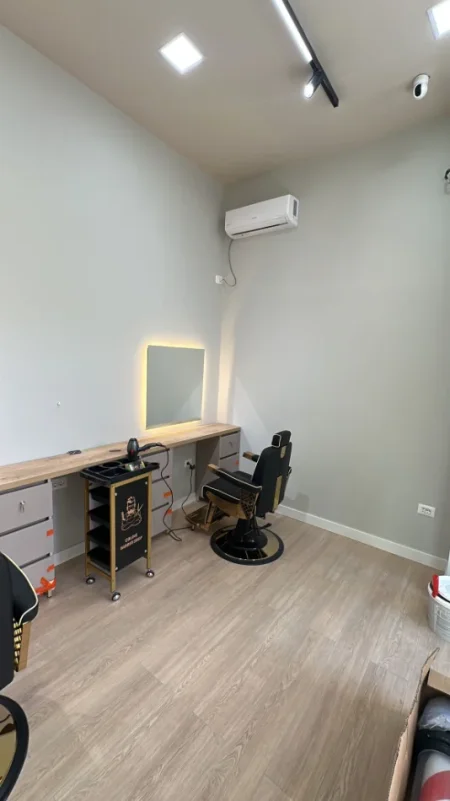 Tirane, shes dyqan Kati 0, 17 m² 165.000 € (Rruga e Barrikadave)