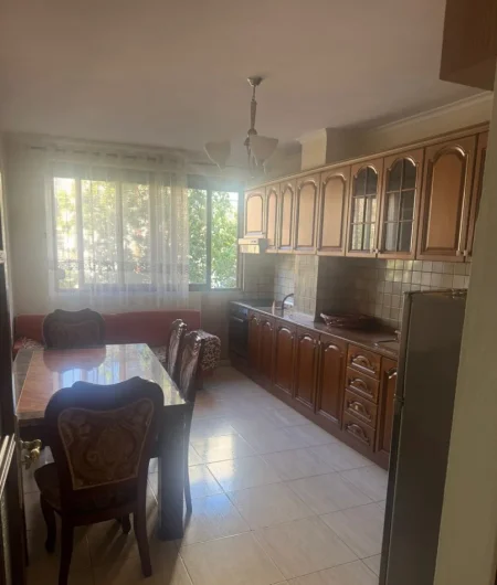 Tirane, jepet me qera apartament 1+1 Kati 4, 60 m² 400 € (Pediatria)