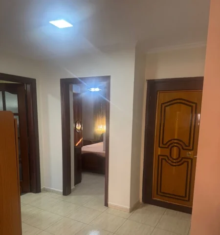 Tirane, jepet me qera apartament 1+1 Kati 4, 60 m² 400 € (Pediatria)
