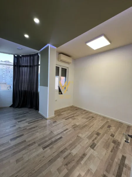 Tirane, jepet me qera zyre Kati 4, 110 m² 1.460 € (SHESHI WILLSON)