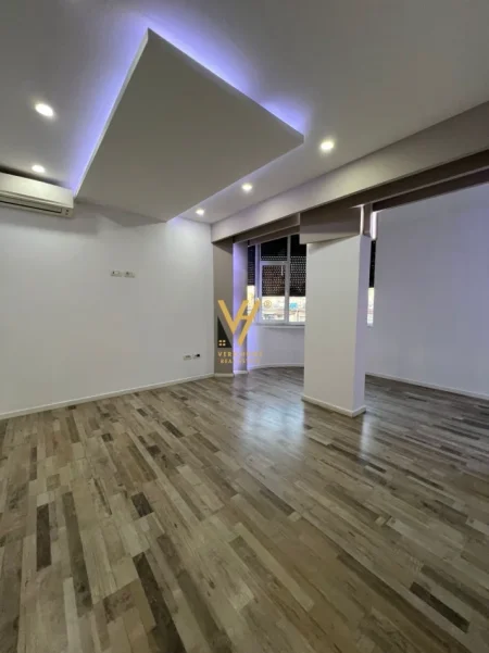 Tirane, jepet me qera zyre Kati 4, 110 m² 1.460 € (SHESHI WILLSON)