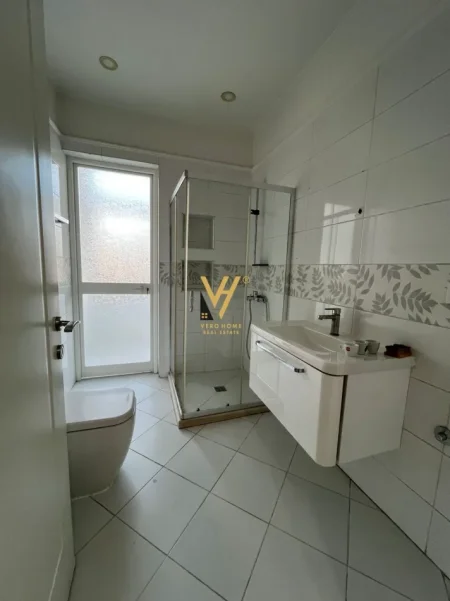 Tirane, jepet me qera zyre Kati 4, 110 m² 1.460 € (SHESHI WILLSON)