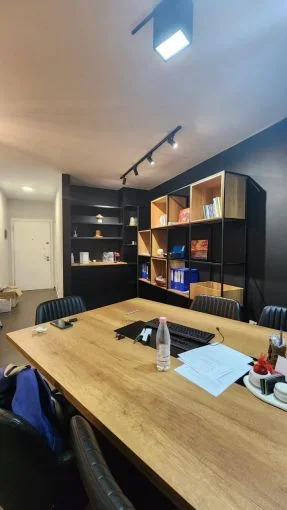 Tirane, jepet me qera ambjent biznesi Kati 1, 85 m² 750 € (stadiumi dinamo , sheshi willson)