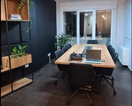 Tirane, jepet me qera ambjent biznesi Kati 1, 85 m² 750 € (komuna e parisit)