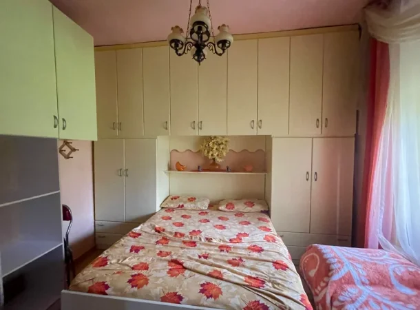 Tirane, jepet me qera apartament 1+1 Kati 4, 45 m² 