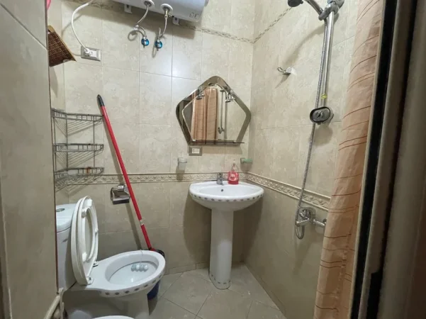 Tirane, jepet me qera apartament 1+1 Kati 4, 45 m² 