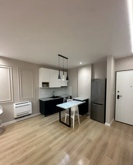 Tirane, jepet me qera apartament 1+1 Kati 4, 70 m² 450 € (Univers City)