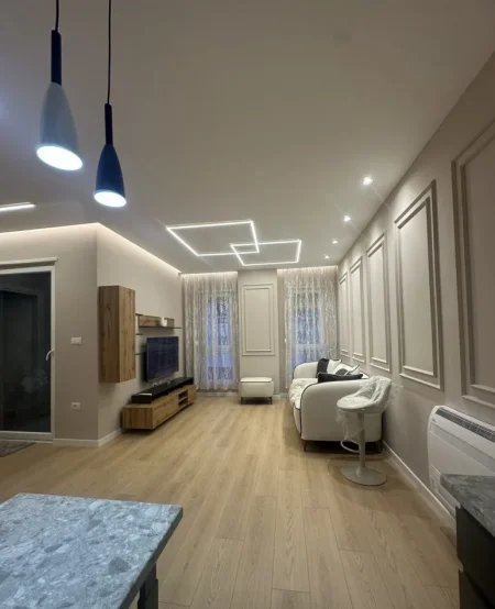 Tirane, jepet me qera apartament 1+1 Kati 4, 70 m² 450 € (Univers City)
