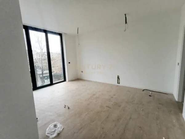 Tirane, jepet me qera ambjent biznesi Kati 1, 140 m² 1.700 € 