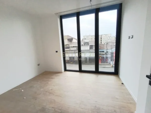 Tirane, jepet me qera ambjent biznesi Kati 1, 140 m² 1.700 € 
