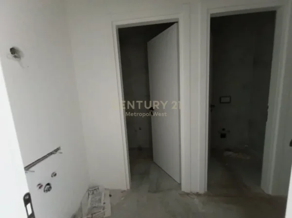 Tirane, jepet me qera ambjent biznesi Kati 1, 140 m² 1.700 € 