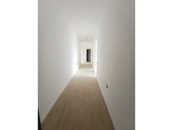 Tirane, jepet me qera ambjent biznesi Kati 1, 140 m² 1.700 € 