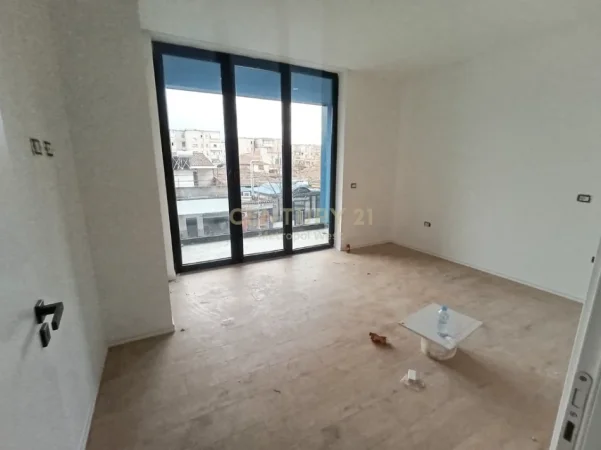 Tirane, jepet me qera ambjent biznesi Kati 1, 140 m² 1.700 € 