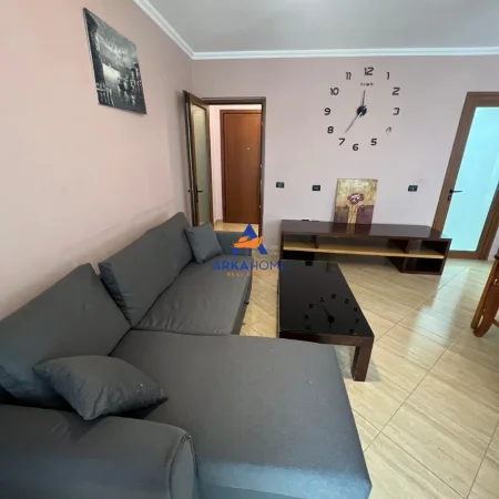 Tirane, jepet me qera apartament 1+1+Ballkon Kati 2, 65 m² 473 € 