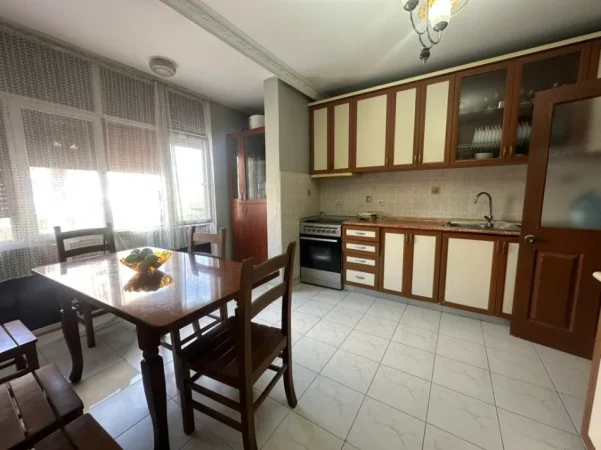Tirane, shitet apartament 2+1 Kati 2, 106 m² 200.000 € (Laprake)