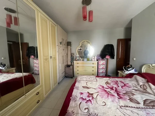 Tirane, shitet apartament 2+1 Kati 2, 106 m² 200.000 € (Laprake)