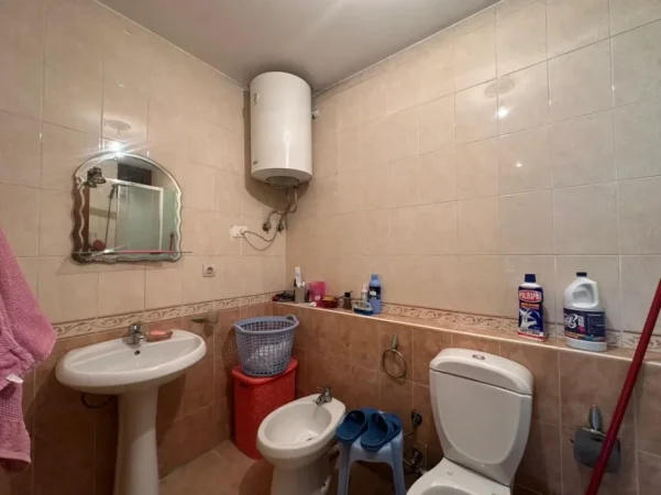 Tirane, shitet apartament 2+1 Kati 2, 106 m² 200.000 € (Laprake)