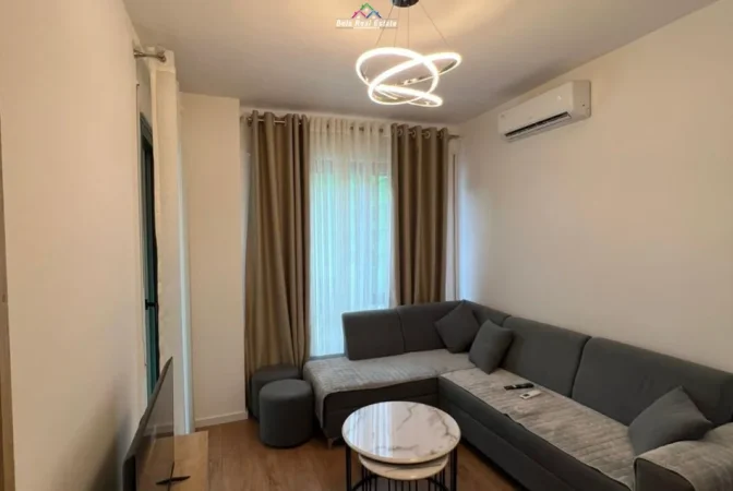 Tirane, jepet me qera apartament 1+1 Kati 2, 58 m² 470 € (Rruga 5 Maj)