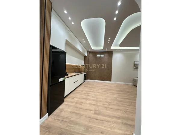 Tirane, shitet apartament 2+1 Kati 1, 104 m² 227.000 € (yzberisht)