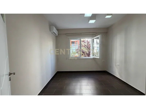 Tirane, jepet me qera zyre Kati 2, 85 m² 850 € (Rruga e Kosovareve)