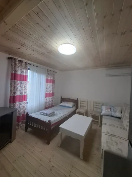 Tirane, jepet me qera garsonier 1+1 Kati 2, 45 m² 280 € (perballe shkolles Bashkim Fino, prane Qyteti Studentit)