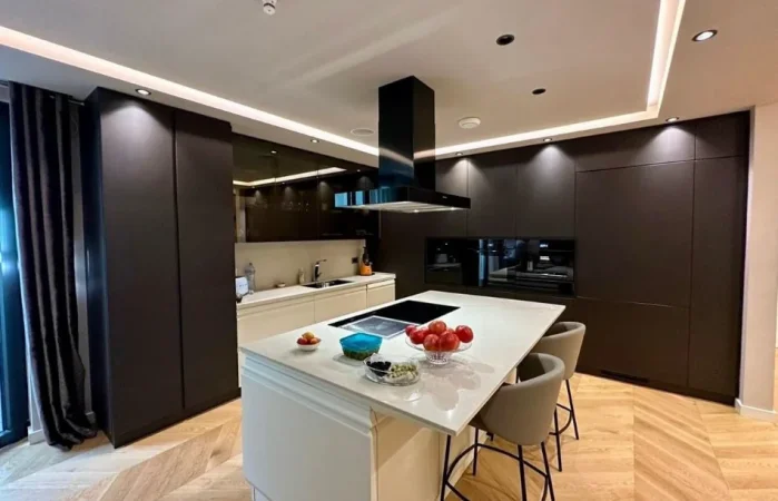 Tirane, shitet Vile 4+1 , 570 m² 1.000.000 € 