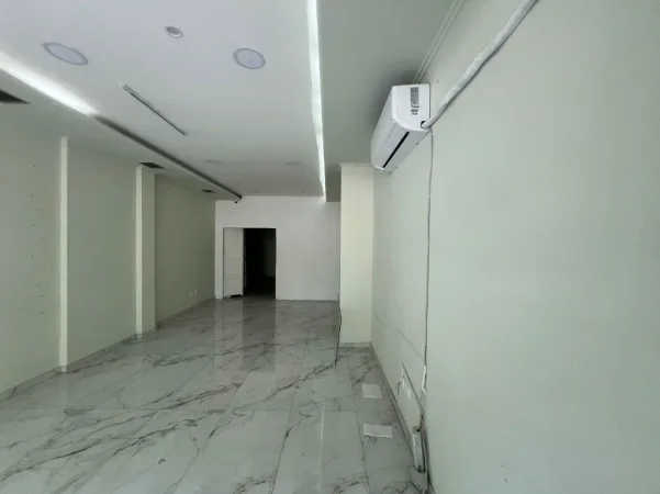 Tirane, jepet me qera dyqan Kati 0, 50 m² 630 € (dritan hoxha)