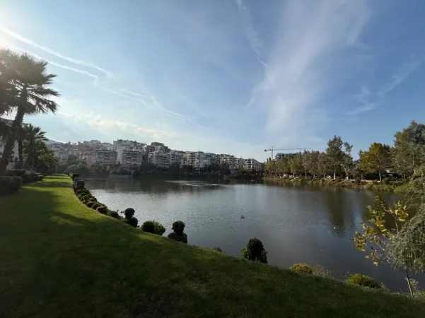 Tirane, shitet apartament 4+1 , 209 m² (liqeni thate)
