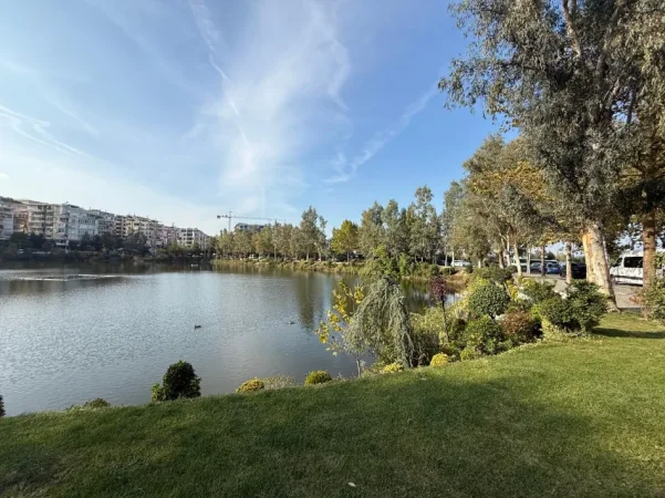 Tirane, shitet apartament 4+1 , 209 m² (liqeni thate)