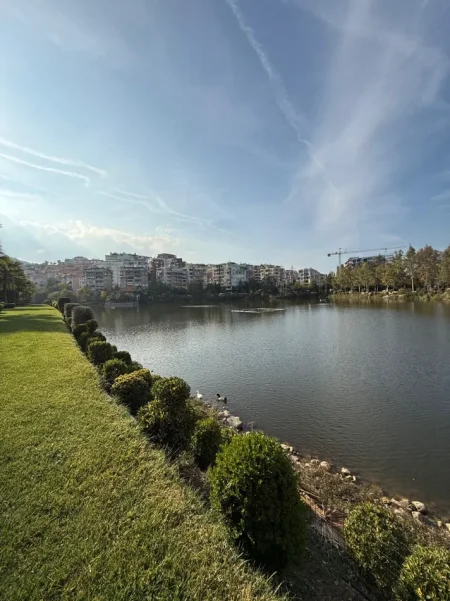 Tirane, shitet apartament 4+1 , 209 m² (liqeni thate)