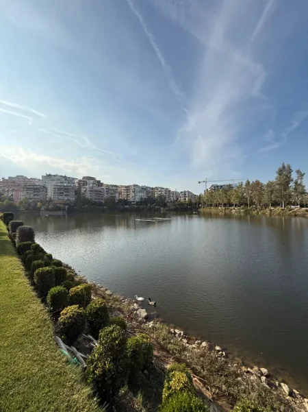 Tirane, shitet apartament 4+1 , 209 m² (liqeni thate)