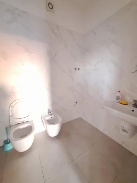 Tirane, shitet apartament 1+1 , 73 m² 255.500 € (rruga Kosovareve)