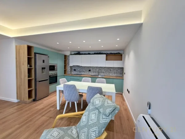 Tirane, jepet me qera apartament 2+1+Ballkon Kati 3, 135 m² 1.300 € (kodra e diellit 2)