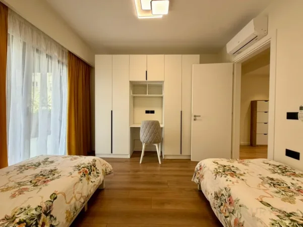 Tirane, jepet me qera apartament 2+1+Ballkon Kati 3, 135 m² 1.300 € (kodra e diellit 2)