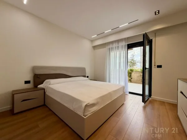 Tirane, jepet me qera apartament 2+1+Ballkon Kati 3, 135 m² 1.300 € (kodra e diellit 2)