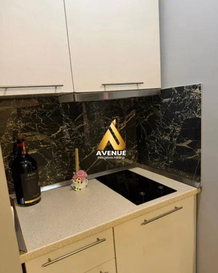 Tirane, jepet me qera apartament 1+1 , (BULEVARDI ZOGU I)