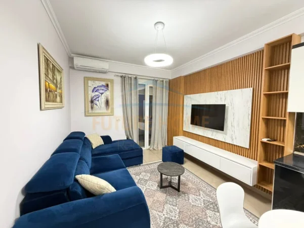 Tirane, jepet me qera apartament 1+1+Ballkon Kati 7, 60 m² 450 € (Unaza e Re)