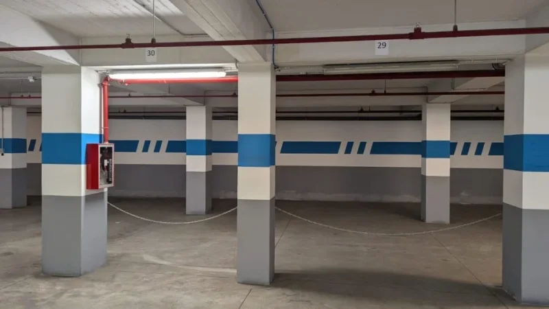 Kavaje, jepet me qera garazh | post parkimi Kati 1, 30 m² 120 € (Garazhd Rruga E Kavajes)