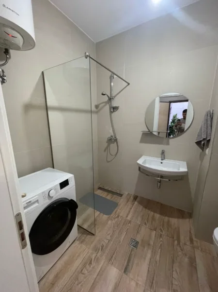Jepet me qera SHTEPI PRIVATE 1+1 , 600 €  tek RRUGA E ELBASANIT