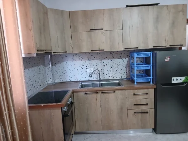 Tirane, jepet me qera apartament 1+1 Kati 1, 70 m² 350 € (Sauk I Ri ,rruga 3 Vllezerit Kondi)