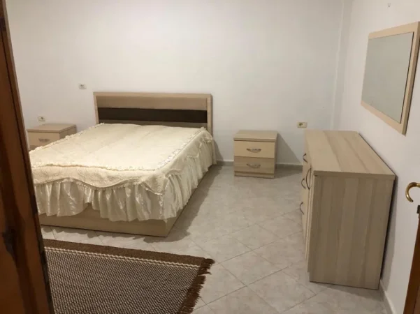 Tirane, jepet me qera apartament 1+1 Kati 1, 70 m² 350 € (Sauk I Ri ,rruga 3 Vllezerit Kondi)