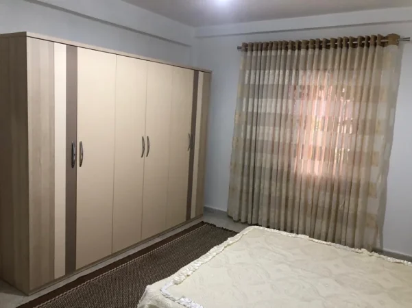 Tirane, jepet me qera apartament 1+1 Kati 1, 70 m² 350 € (Sauk I Ri ,rruga 3 Vllezerit Kondi)