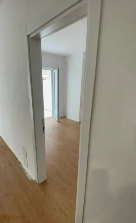 Tirane, jepet me qera apartament 1+1 Kati 1, 47 m² 400 € (Qtu Qendra Tregtare Univers)