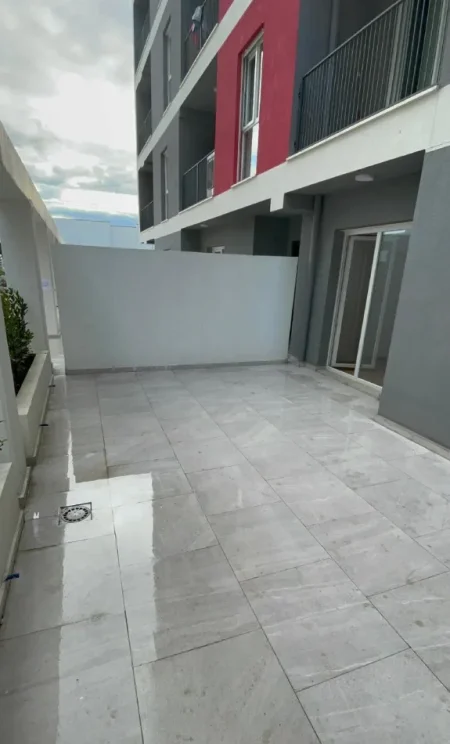 Tirane, jepet me qera apartament 1+1 Kati 1, 47 m² 400 € (Qtu Qendra Tregtare Univers)