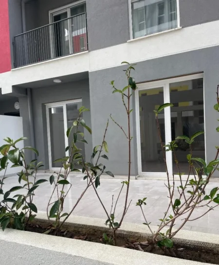 Tirane, jepet me qera apartament 1+1 Kati 1, 47 m² 400 € (Qtu Qendra Tregtare Univers)