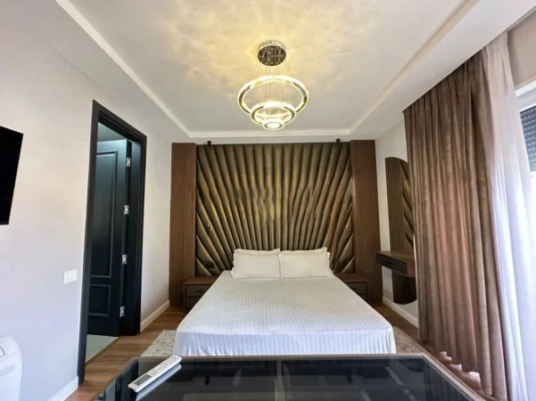 Tirane, jepet me qera apartament 2+1+Ballkon , 90 m² (Teg)
