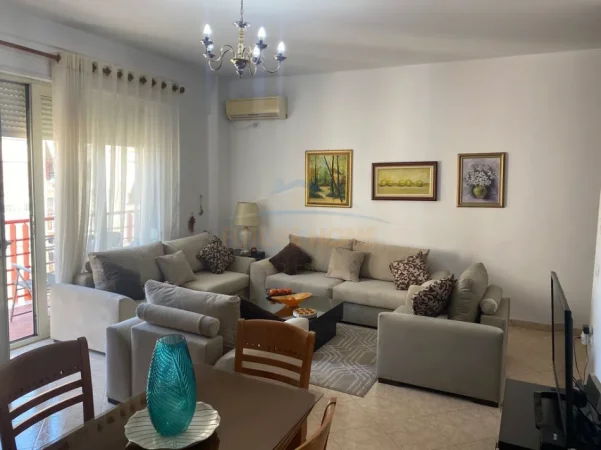 Tirane, jepet me qera apartament 1+1+Ballkon Kati 8, 74 m² 550 € (Don Bosko)
