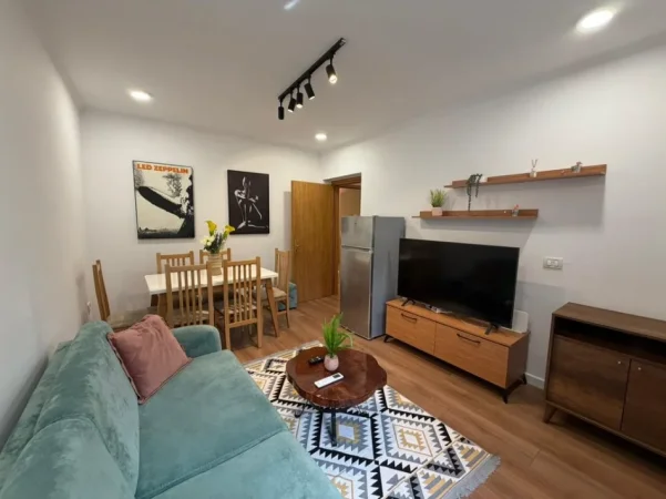 Tirane, jepet me qera apartament 1+1+Ballkon Kati 1, 64 m² 530 € (21 Dhjetori)